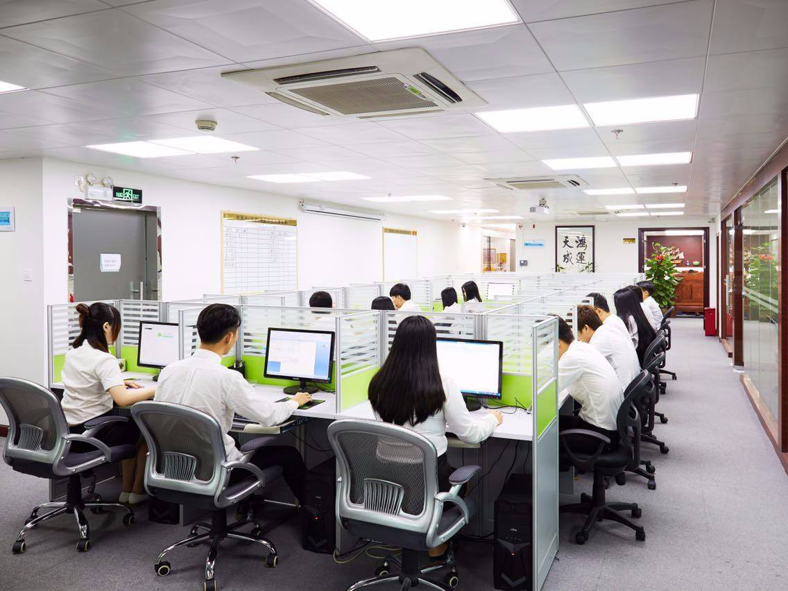 熟練整理資料的辦公人員