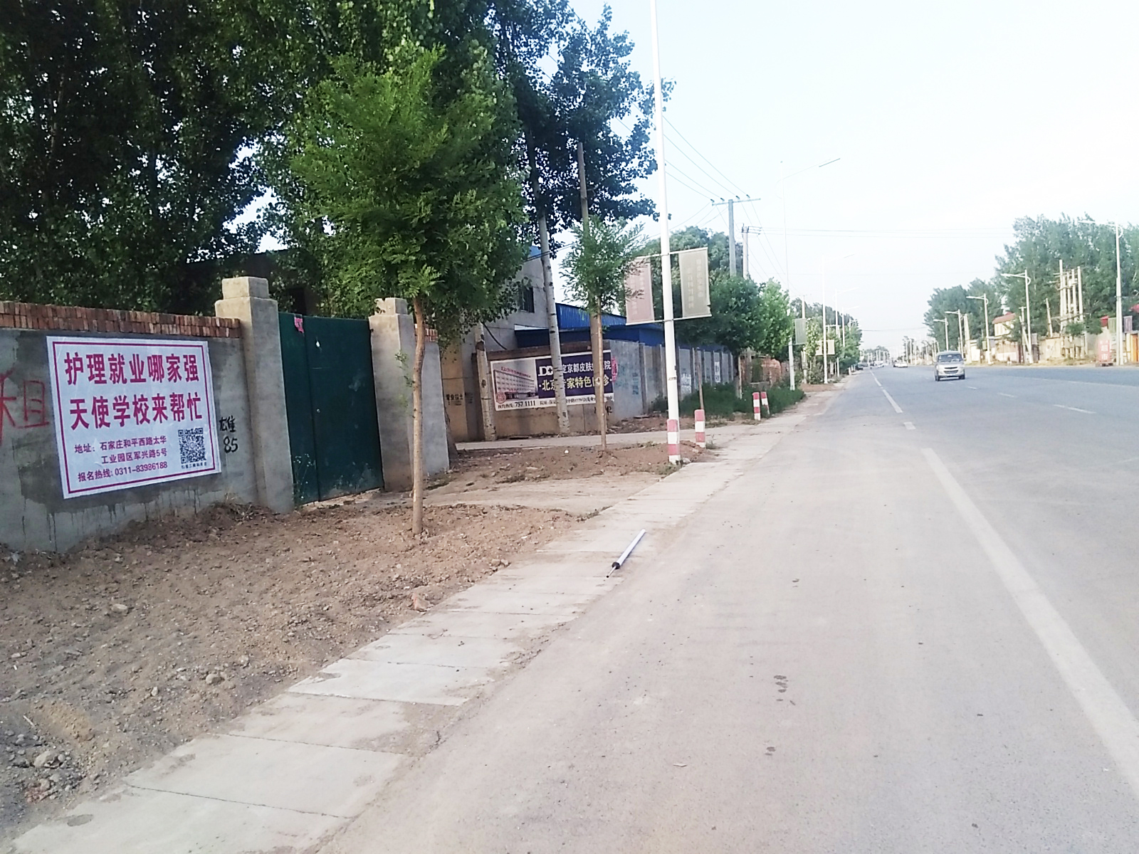 天使護士學(xué)校噴繪膜廣告